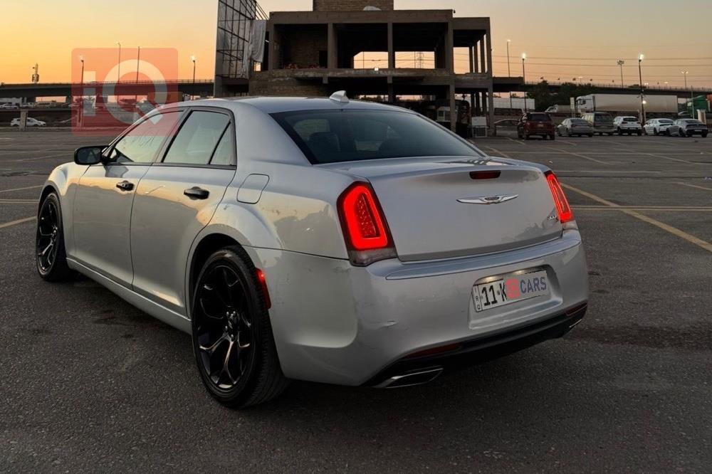 کرایسلەر 300